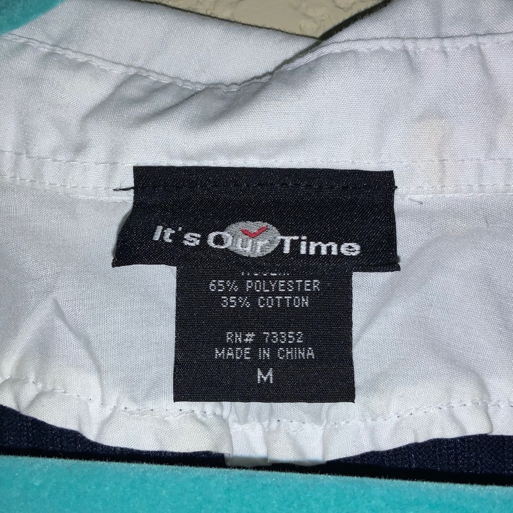 Fitted womens cut stripped sweater with white collar.